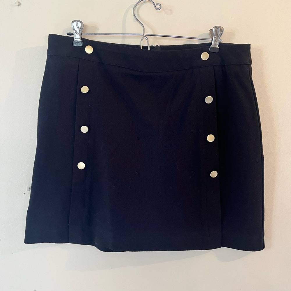 Rachel Zoe size 10 button black skirt. Holiday party outfit 🎄⛄️